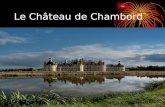 Le Château de Chambord. Le château est situé sur une courbe du Cosson, petit affluent du Beuvron, lui même affluent de la Loire, à environ 6 km de la.